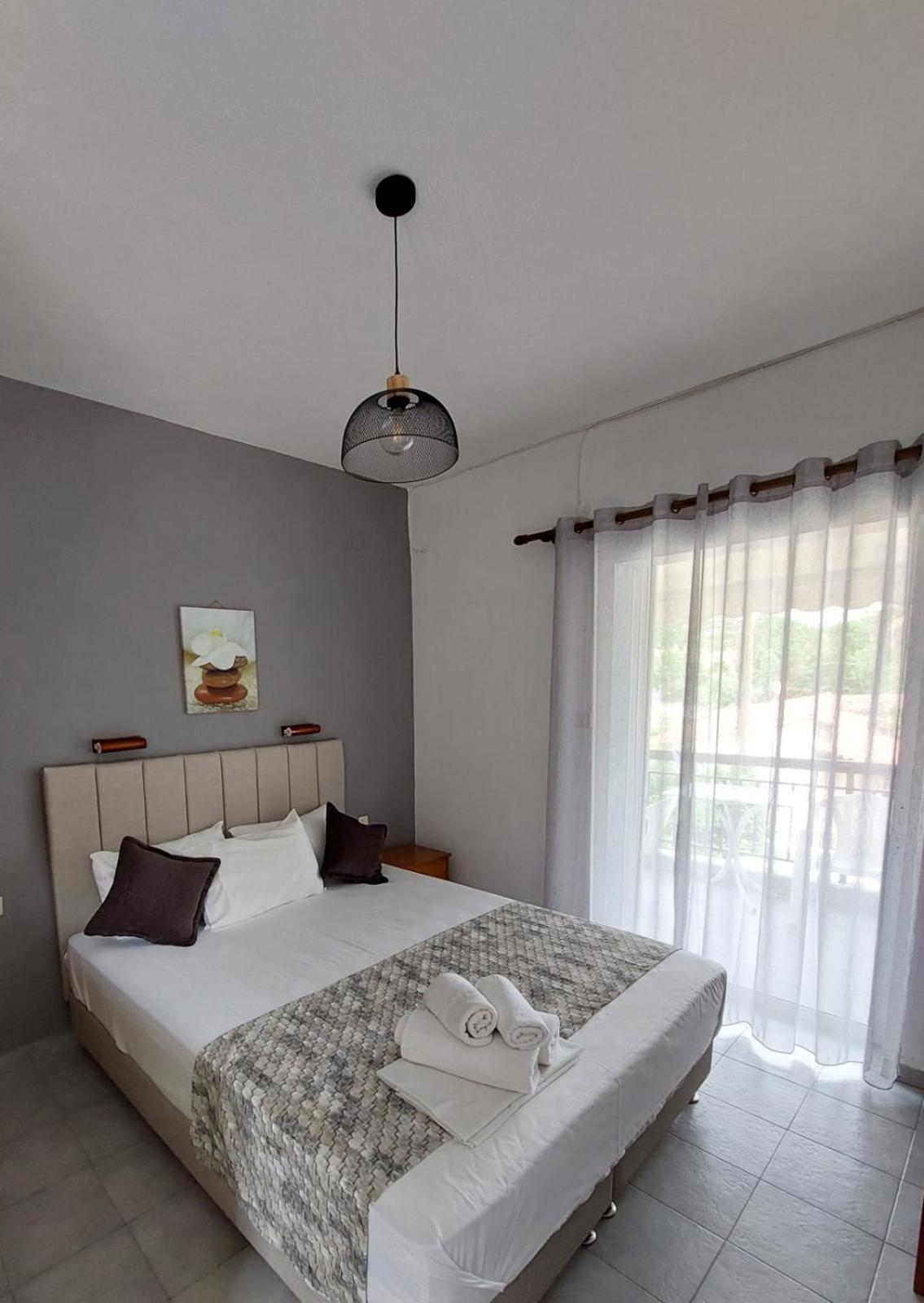 House Stella Kalamitsi - Studios & Apartments Экстерьер фото