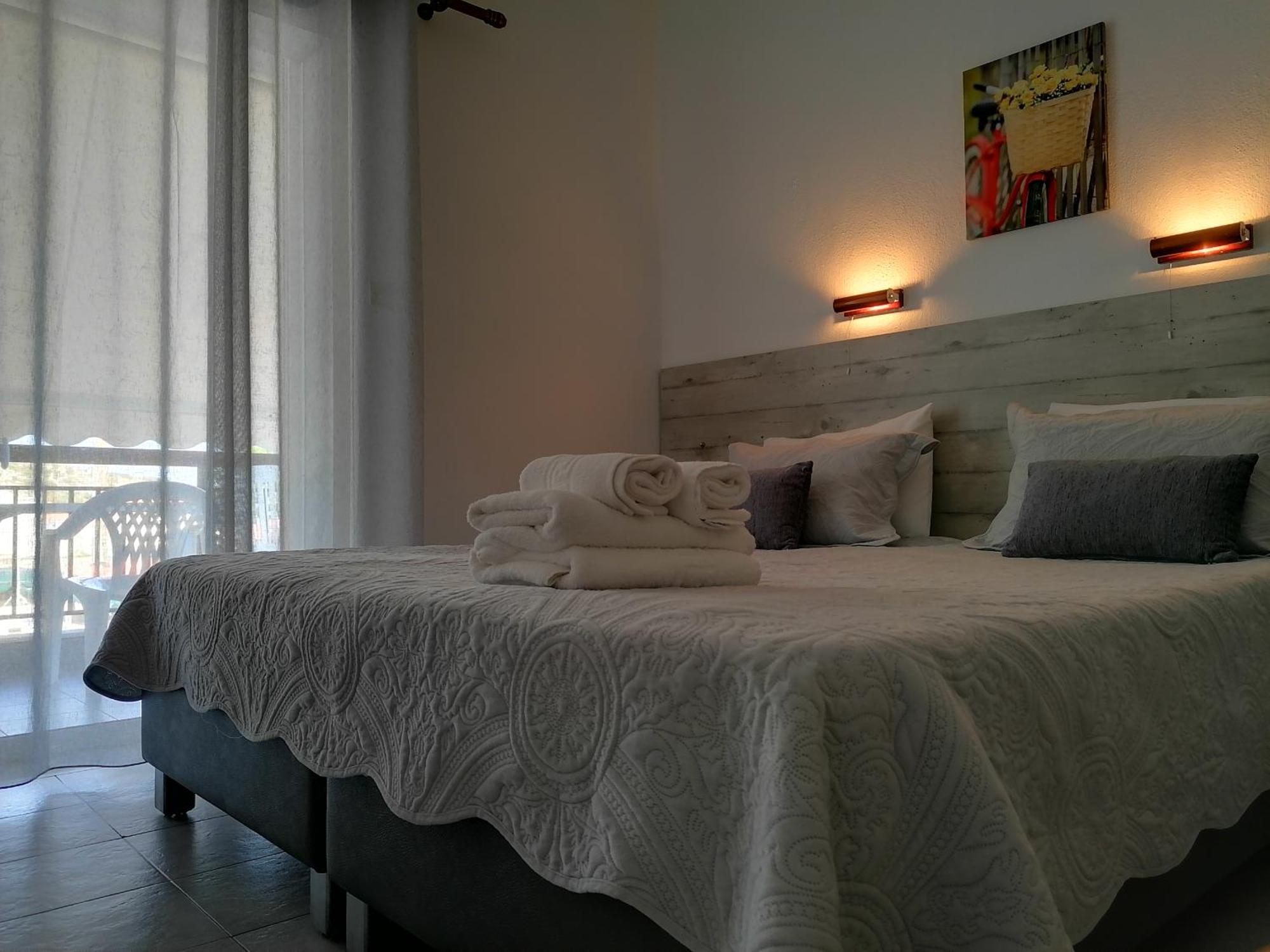 House Stella Kalamitsi - Studios & Apartments Экстерьер фото